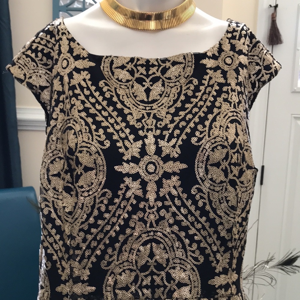 EVA MENDES DRESS SZ 16.GOLD/BLACK SLEEVELESS W ZIPPER N BACK. HAS BLACK LINING❤️